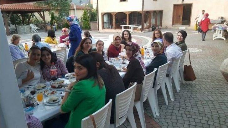 Osmaneli’de Görev Yapan Hemşireler Akşam Yemeğinde Buluştu G1