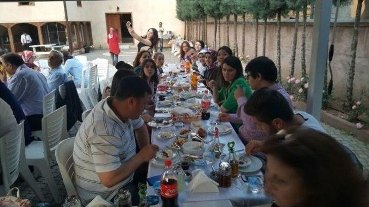 Osmaneli’de Görev Yapan Hemşireler Akşam Yemeğinde Buluştu G2