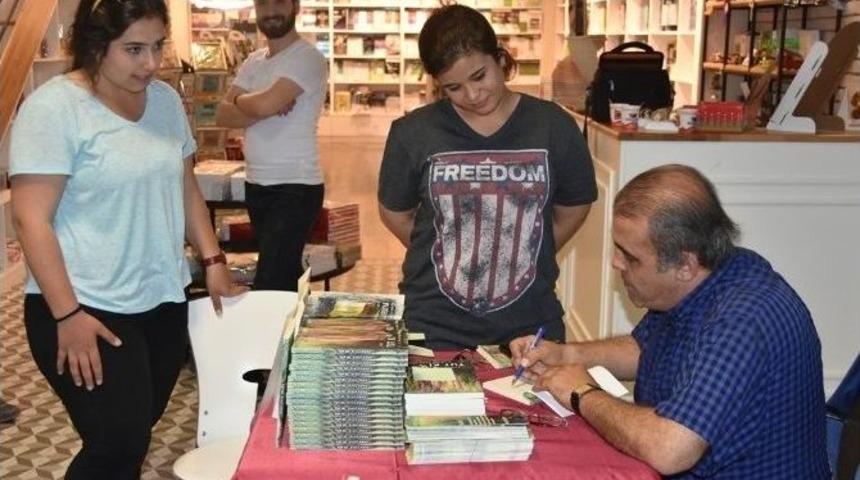 Şair-yazar Ersin Erge Ve Doğan Kan&rsquo;dan İmza G&uuml;n&uuml;