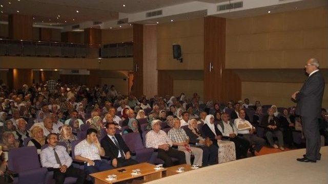Adana’da Hacı Adaylarına Seminer