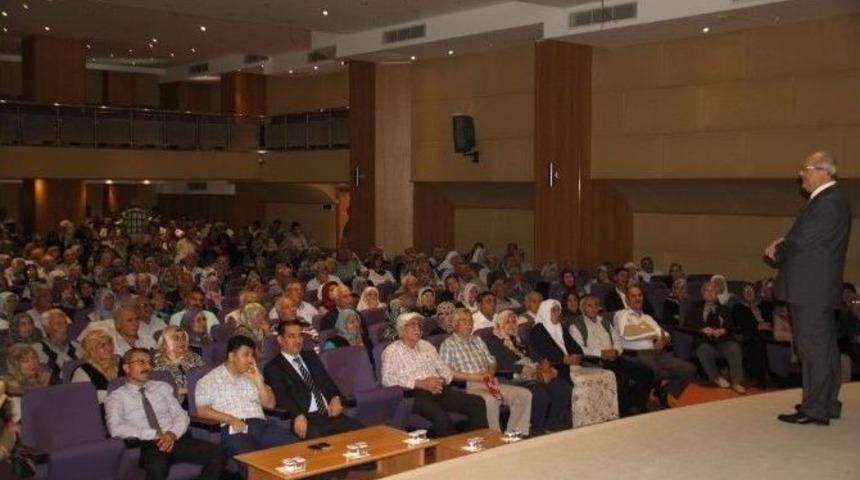 Adana’da Hacı Adaylarına Seminer