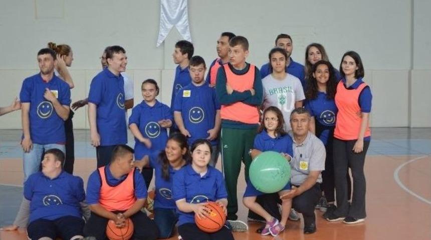 Gen&ccedil;lerden Anlamlı Etkinlik