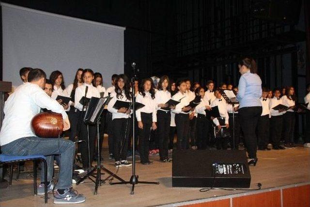 Sahne Alan &Ouml;ğrenci Baygınlık Ge&ccedil;irdi 2