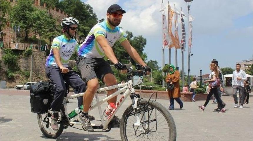 (&ouml;zel Haber) G&ouml;rme Engelli Bisiklet&ccedil;i Diyar Diyar Geziyor