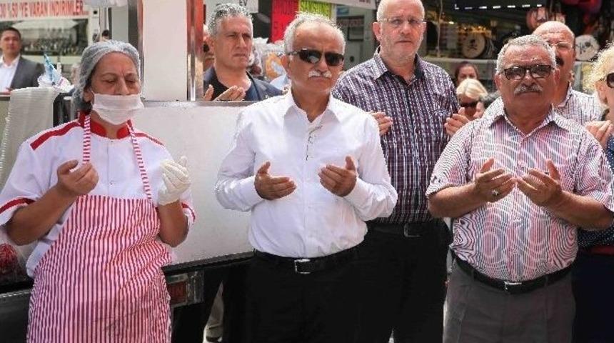 Bayraklı Belediyesi&rsquo;nden Şehitler İ&ccedil;in Lokma