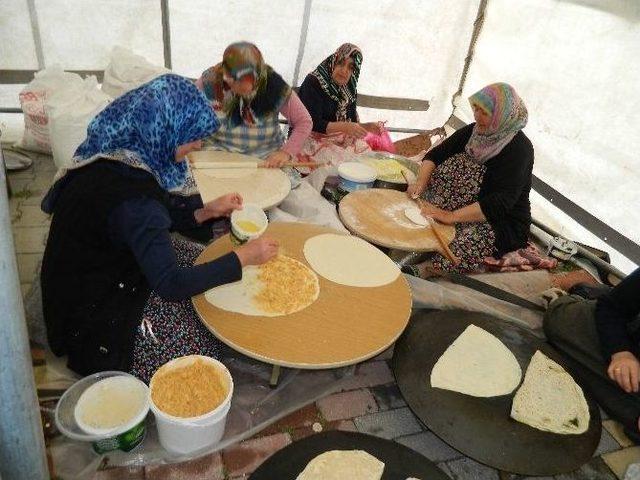 Doğanşehir’de Öğrenciler Yararına Kermes Açıldı