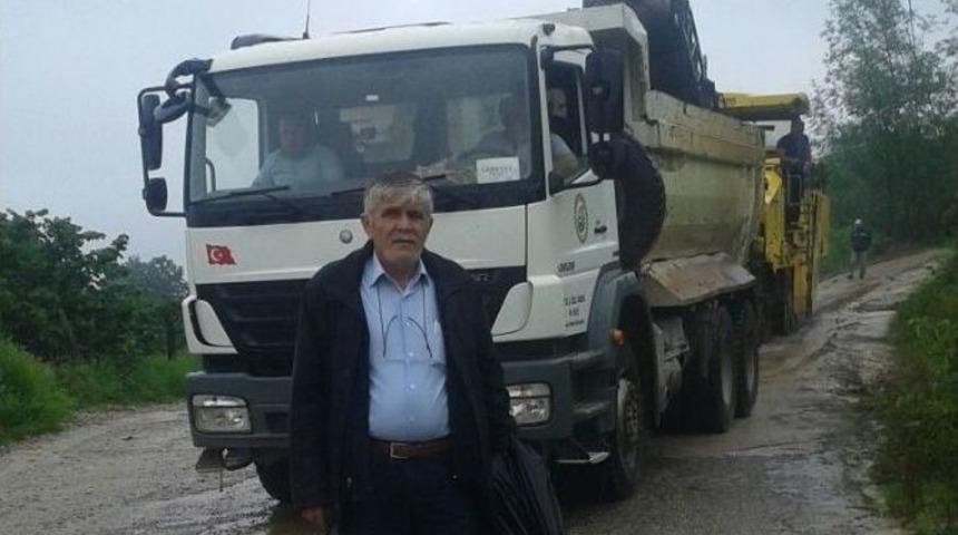 Ak&ccedil;akoca&rsquo;da K&ouml;y Yolu Asfalt &Ccedil;alışması Başladı