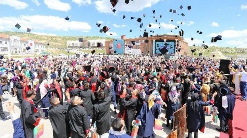 Bozok &Uuml;niversitesi &Ouml;ğrencileri Mezuniyet Sevincni Yaşadı