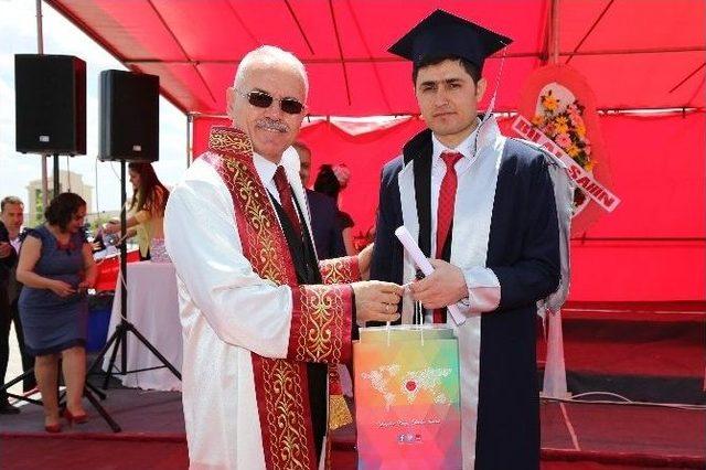 Bozok &Uuml;niversitesi &Ouml;ğrencileri Mezuniyet Sevincni Yaşadı 2