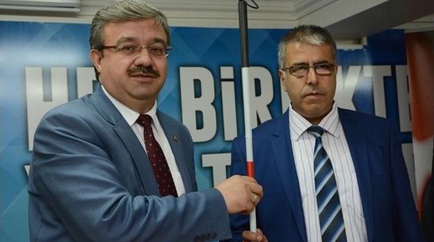 Ak Parti İl Başkanlığı G&ouml;rme Engellilere &ldquo;beyaz Baston&rdquo; Hediye Etti
