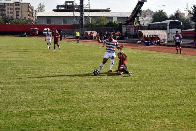 Van Büyükşehir Belediyespor - Karşıyaka: 0-0