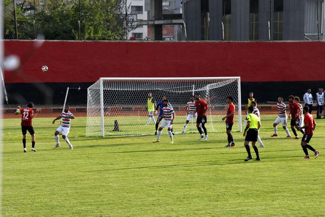 Van Büyükşehir Belediyespor - Karşıyaka: 0-0