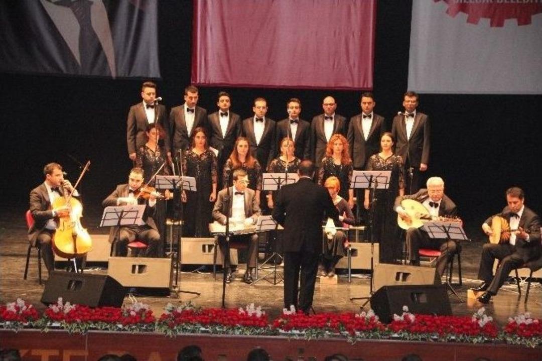 Cumhurbaşkanlığı Klasik T&uuml;rk M&uuml;ziği Korosu Dinleyicileri Mest Etti