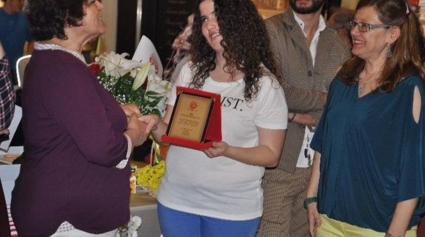 Tev&rsquo;den Hatice &Ouml;zdemir Şeng&uuml;r&rsquo;e Teşekk&uuml;r &Ouml;d&uuml;l&uuml;