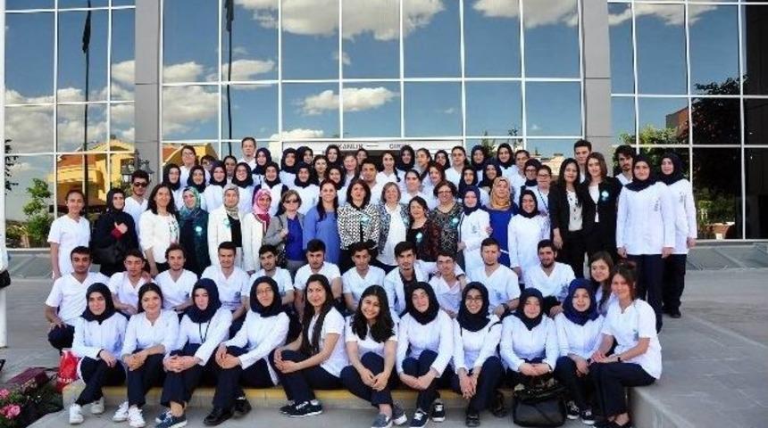 Ne&uuml; Meram Tıp Fak&uuml;ltesinde Hemşirelik Haftası Kutlandı