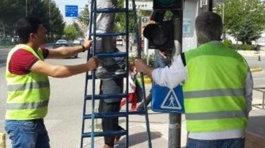 Trafik Lambaları Temizleniyor