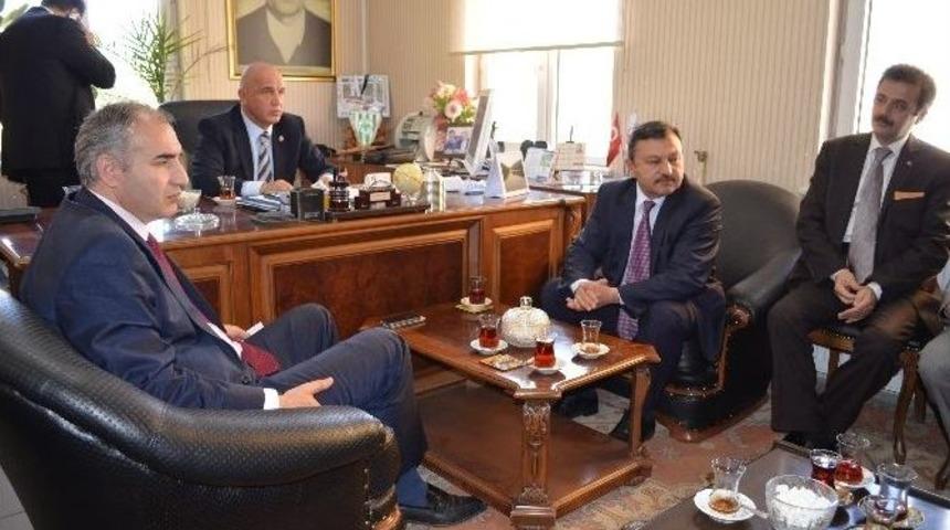 Prof. Dr. Mustafa Ilıcalı, Organize Sanayi B&ouml;lgesi&rsquo;nde Yem &Uuml;reticileriyle Bir Araya Geldi