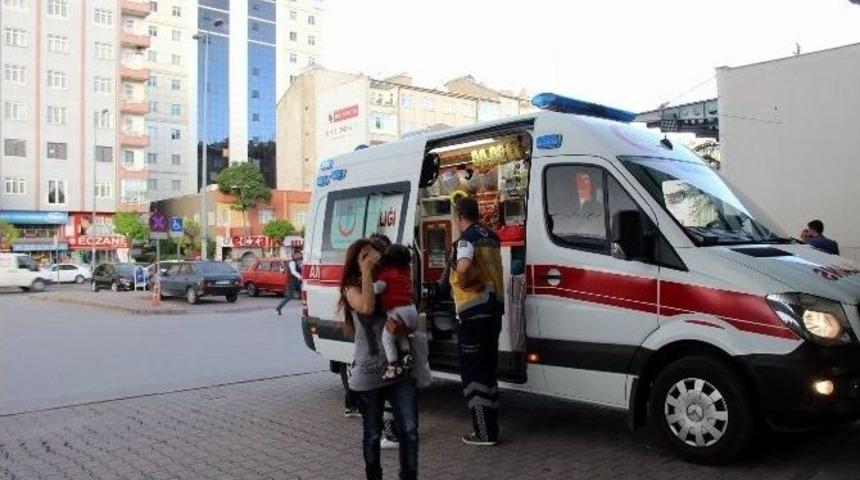 Kamelyadan D&uuml;şen 1 Yaşındaki &Ccedil;ocuk Hastaneye Kaldırıldı