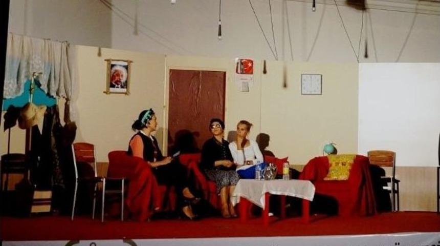 Sarıg&ouml;l Sader Derneğinden Tiyatro G&ouml;sterimi