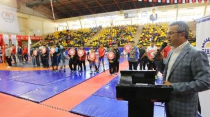 Grekoromen G&uuml;reş&ccedil;iler Gebze&rsquo;de M&uuml;cadele Ediyor