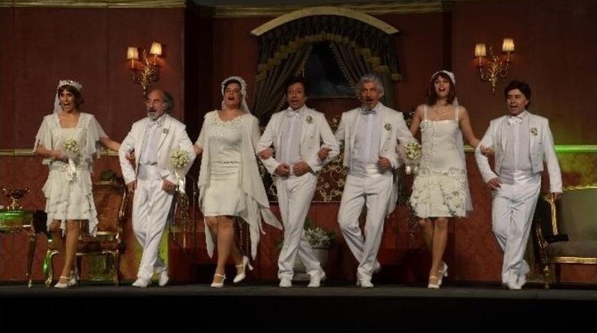 Uygur Kardeşler Alanya&rsquo;da Makropaşa M&uuml;zikalini Sahneledi