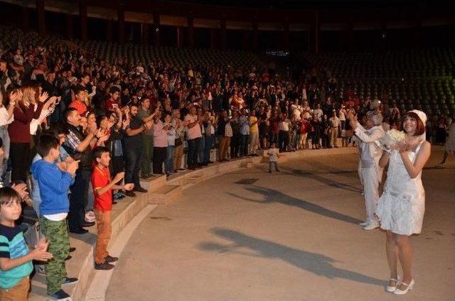 Uygur Kardeşler Alanya’da Makropaşa Müzikalini Sahneledi