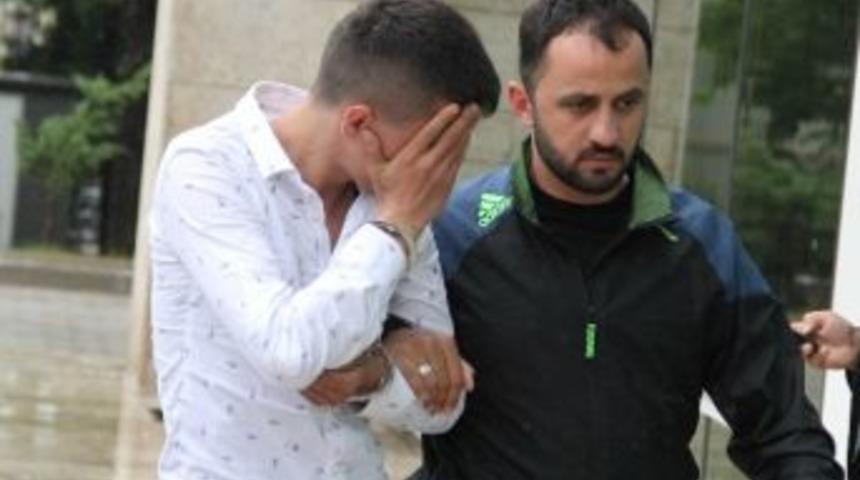 &Uuml;zerinde 24 Paket Esrarla Yakalandı