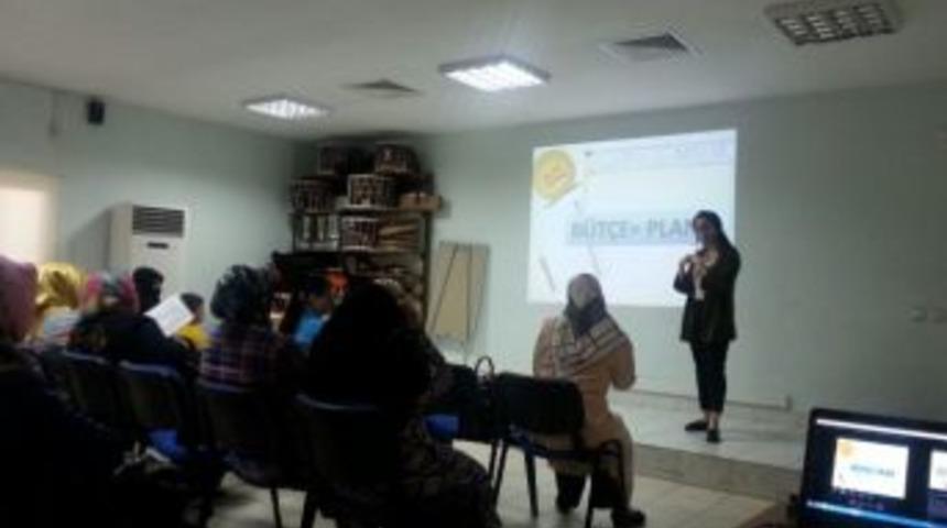 Beyaz Kalpler Velilerine Paranın Y&ouml;netimi Eğitimi Verildi