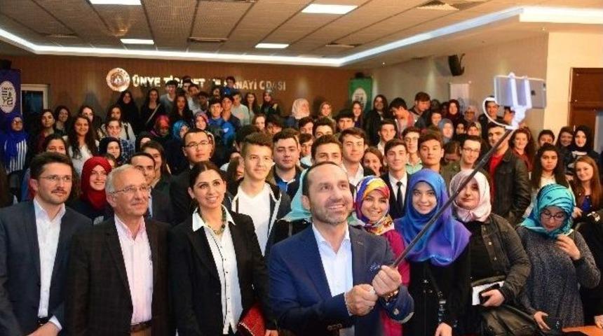Başkan &Ccedil;amyar Gen&ccedil;lerle S&ouml;yleşi Yaptı