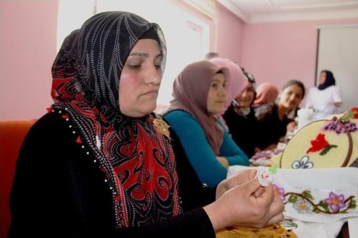 Tuzluca&rsquo;da 45 Ev Kadını Meslek Sahibi Oldu