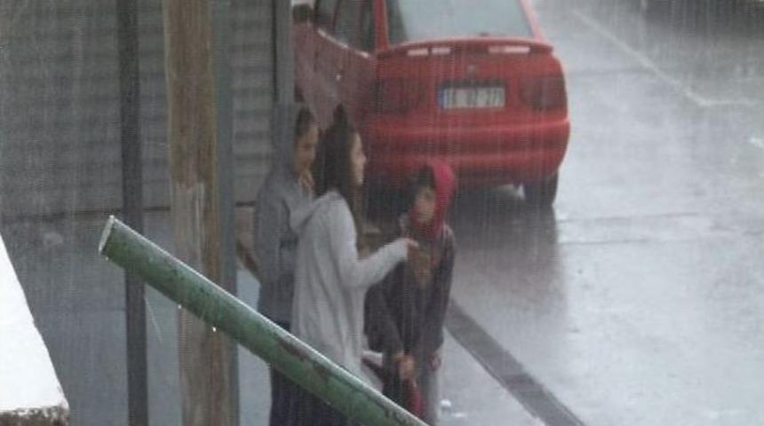 Bursa&rsquo;da Sağanak Yağmur