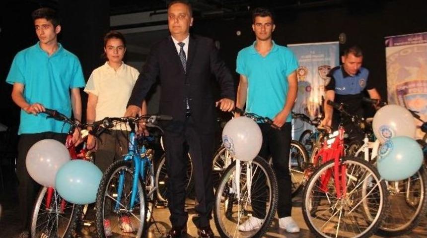 &rsquo;hayalimdeki Polis&rsquo; Yarışmasında Derece Giren &Ouml;ğrenciler &Ouml;d&uuml;llendirildi