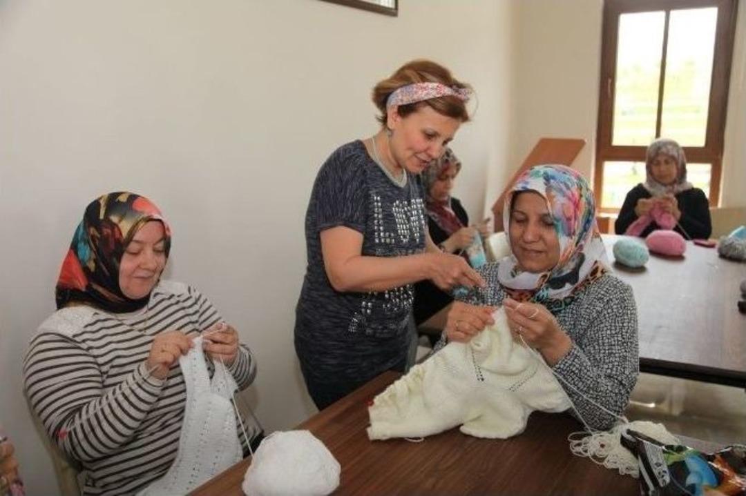 Vadişehir&rsquo;deki &Ouml;rg&uuml; Kursuna Kadınların İlgisi