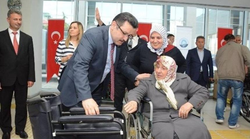 Gen&ccedil;, Engellileri Sevindirdi