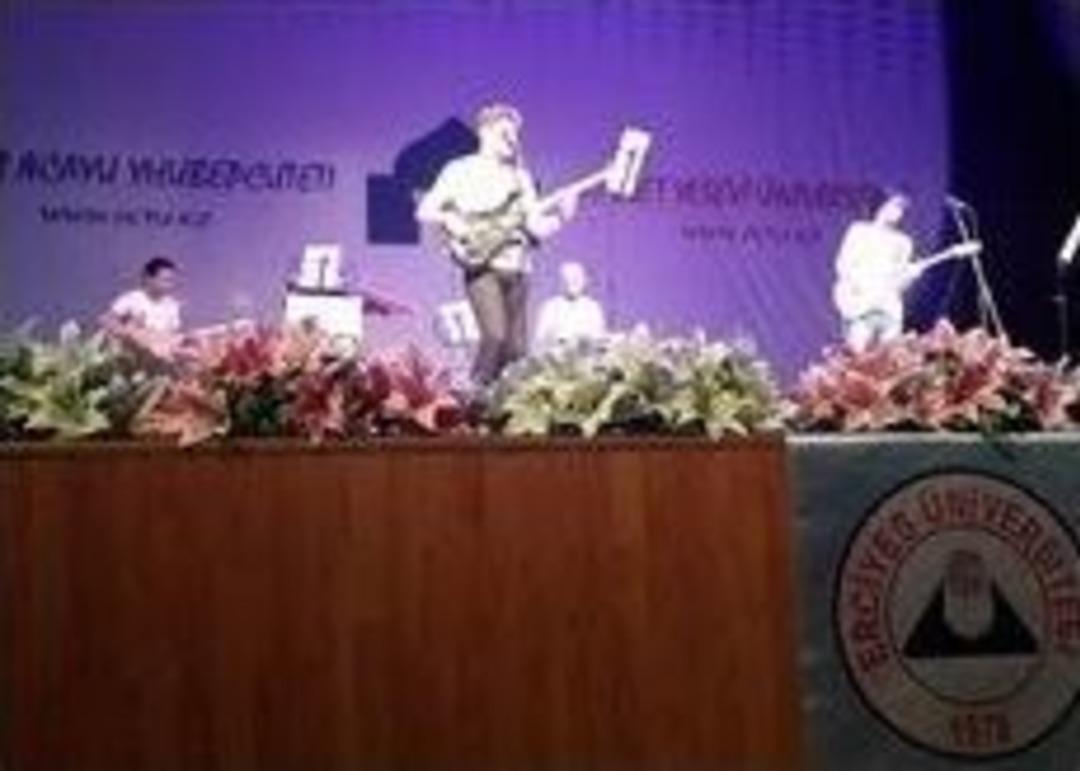 Er&uuml; G&uuml;zel Sanatlar Fak&uuml;ltesi &Ouml;ğrencileri, Kazakistan&rsquo;da Konser Verdi