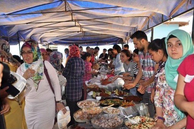 Öğrencilerden Resim Sergisi Ve Kermes