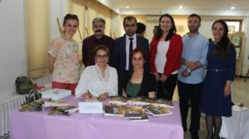 Devlet Hastanesi Hemşiresinden Şiir Kitabı