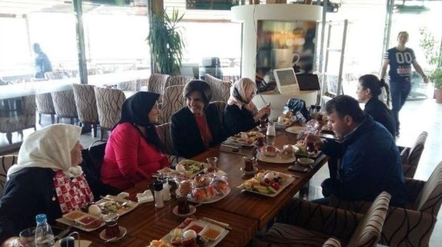 Usluer, Şehit Anneleri İle Bir Araya Geldi