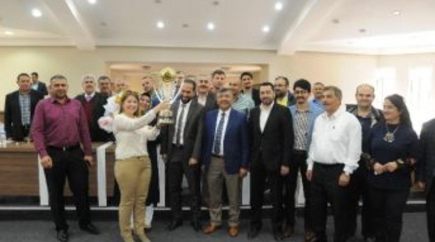 Ak Parti Heyetinden Başkan Akdoğan&rsquo;a Kutlama Ziyareti