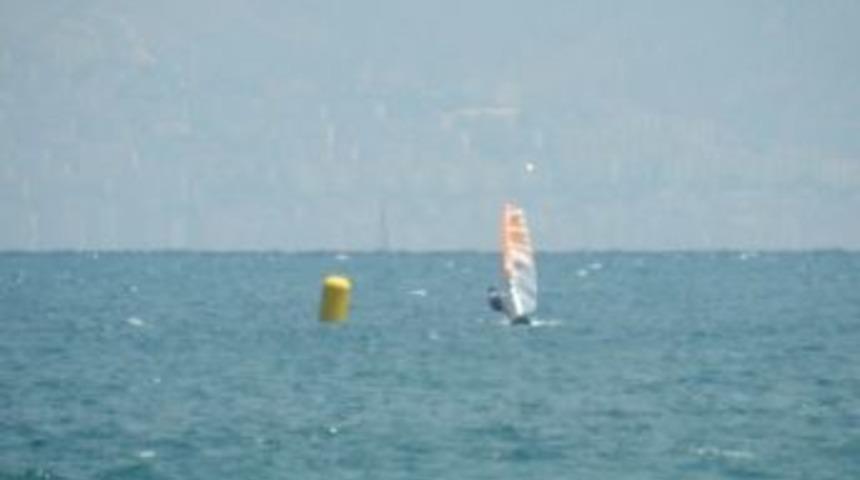 Urla&rsquo;da R&uuml;zgar S&ouml;rf&uuml; Yarışları Start Aldı