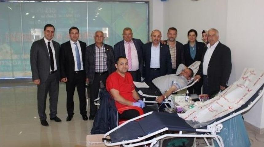 Muhtarların Kan Bağışı Kampanyası Devam Ediyor