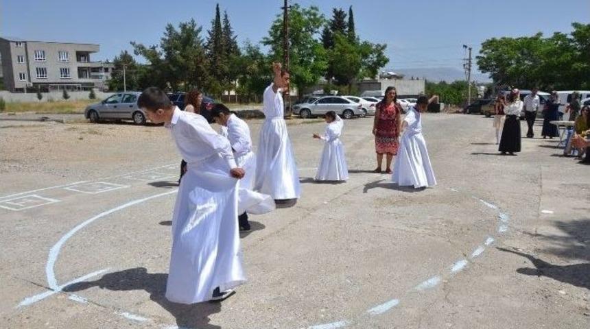 &Ouml;zel &Ouml;ğrenciler Engelliler Haftasında Doyasıya Eğlendi