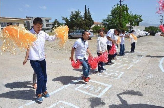 Özel Öğrenciler Engelliler Haftasında Doyasıya Eğlendi