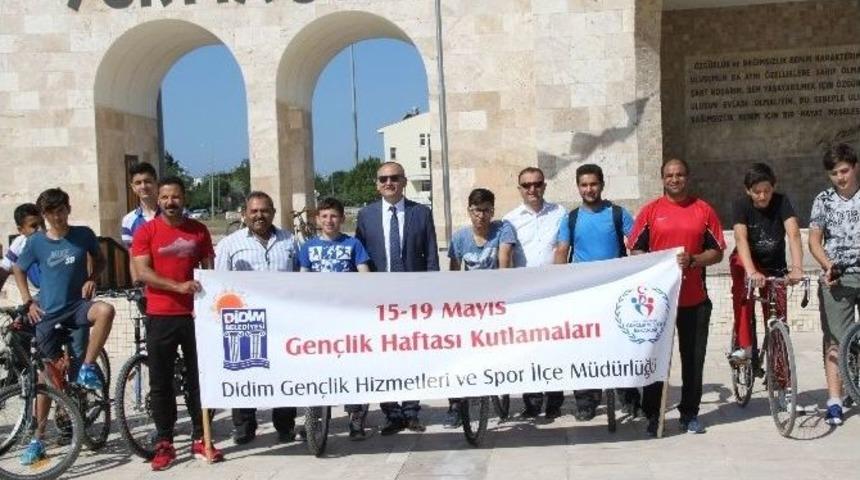 Didim&rsquo;de Gen&ccedil;lik Haftası Bisiklet Turu Yapıldı