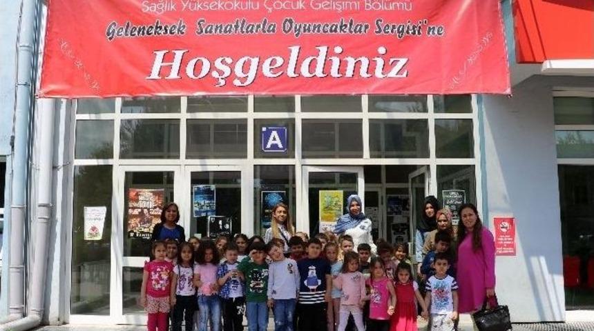 Kb&uuml;&rsquo;de Geleneksel Sanatlardan Oluşan Oyuncak Sergisi A&ccedil;ıldı