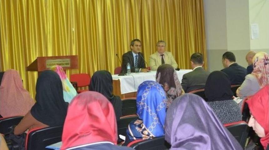 Rekt&ouml;r &Ouml;zer İlahiyat Fak&uuml;ltesi &Ouml;ğrencileriyle Bir Araya Geldi