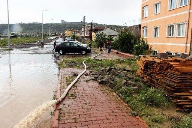 Sağanak Yağış Kayseri’de Hayatı Felç Etti