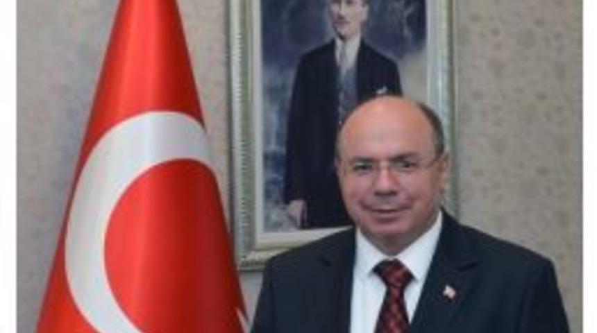 Vali &Ccedil;i&ccedil;ek&rsquo;ten 19 Mayıs Kutlaması