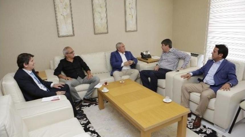&Ccedil;i&ccedil;ek Festivali Komitesinden Başkan T&uuml;rel&rsquo;e Ziyaret
