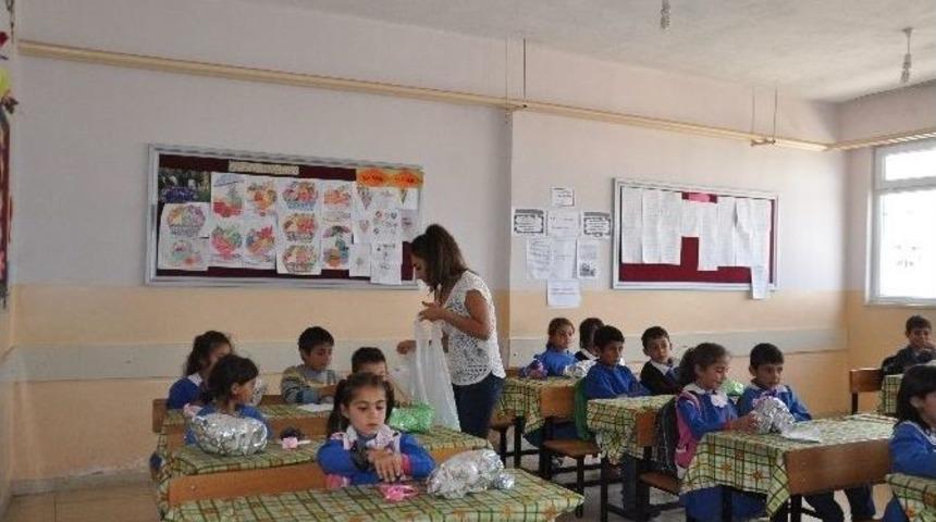 Muş&rsquo;taki K&ouml;y Okulu &Ouml;ğrencilerine Oyuncak Dağıtımı